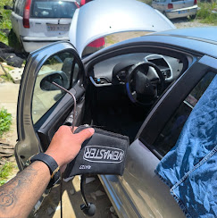 Abertura de porta de automóvel